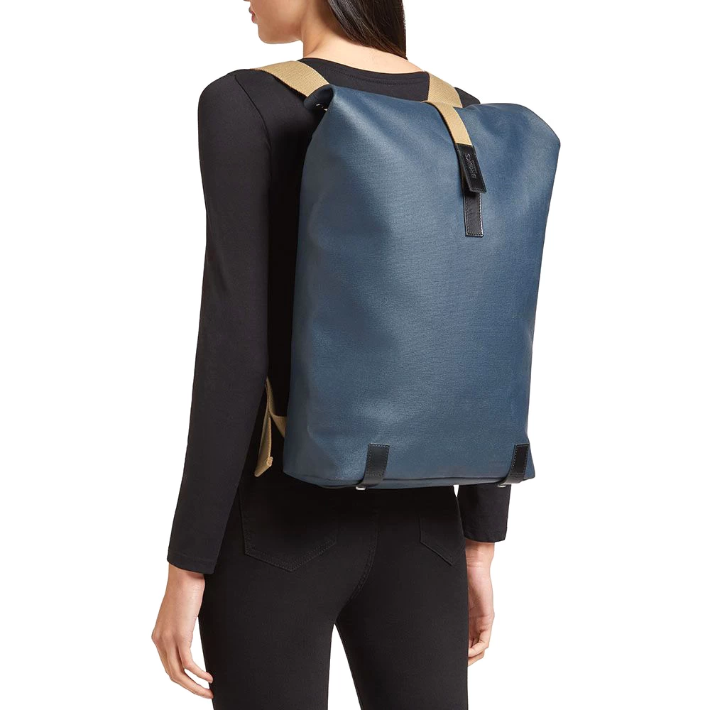 BROOKS ENGLAND Brooks Pickwick Cotton Canvas Backpack - 26L - Rust/brick - Image 5